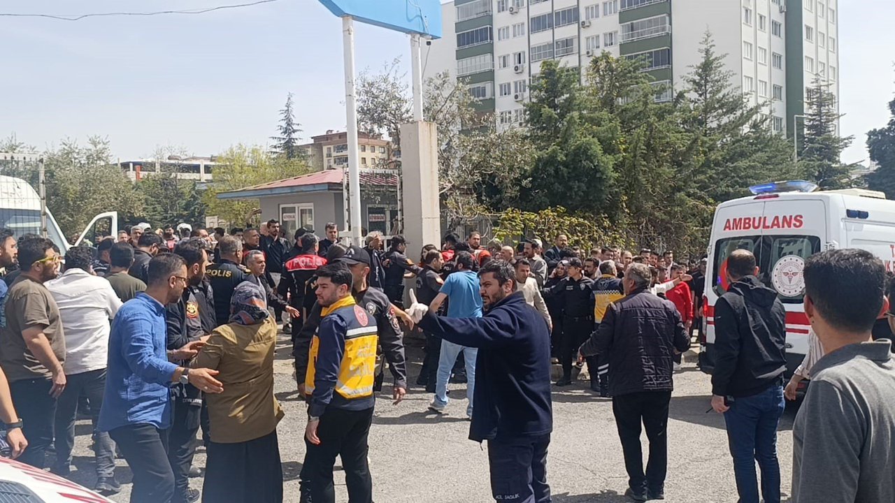 Kahramanmaraş'ta okulda silahlı saldırı: 4 Kişi hayatını kaybetti, 4'ü ağır 20 kişi yaralandı!