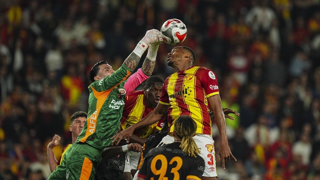 Galatasaray'dan İzmir'de kritik 3 puan: Zirvede fark 4'e çıktı