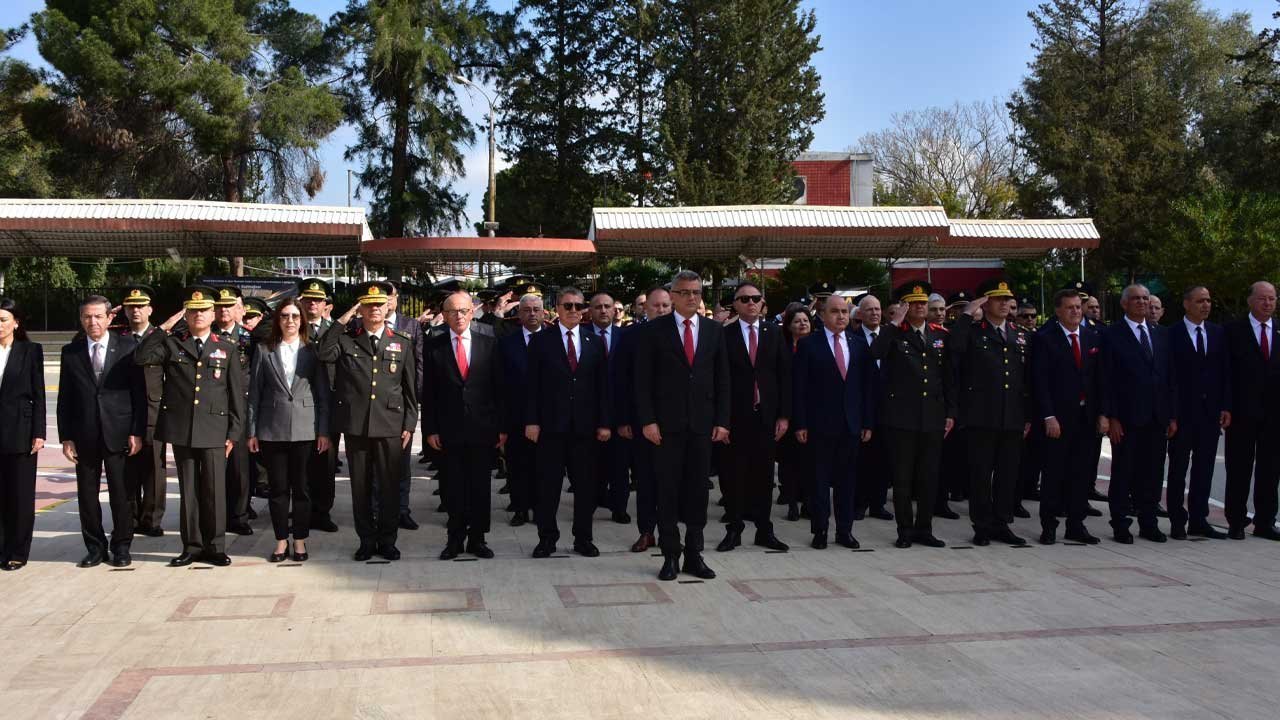 Lefkoşa Atatürk Anıtı’nda tören düzenlendi