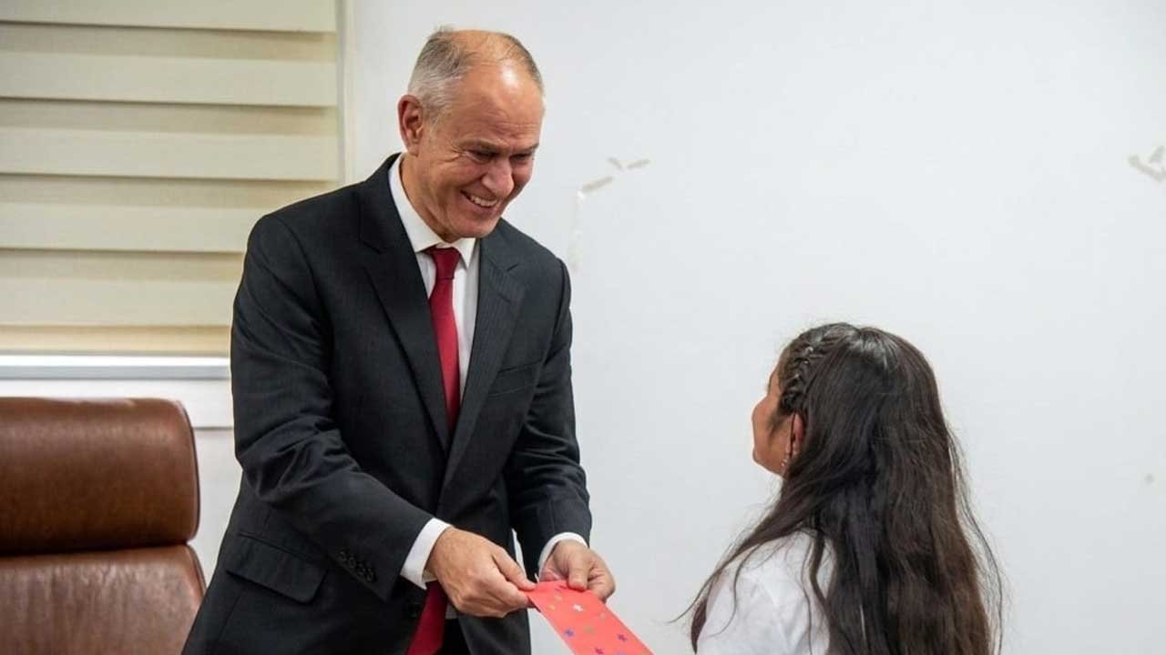 Sevgi Evi Çocuklarından Hasipoğlu’na 23 Nisan Ziyareti