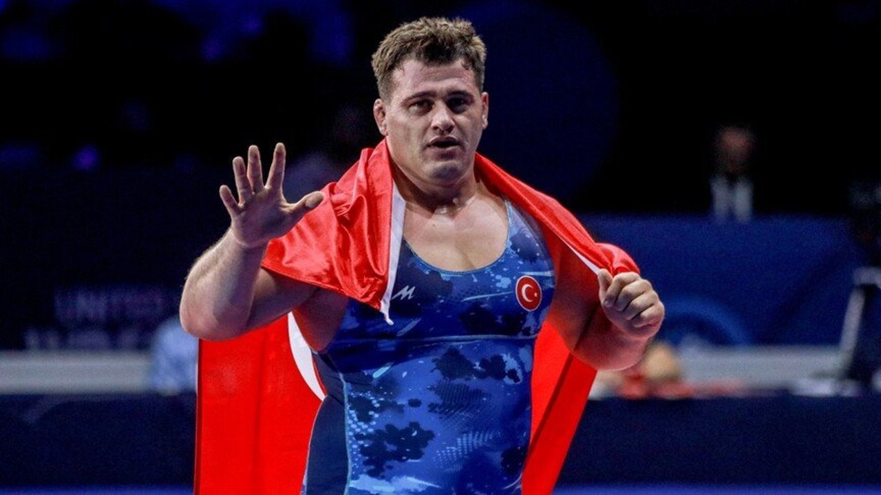 Rıza Kayaalp'ten Arnavutluk'ta tarihi şampiyonluk