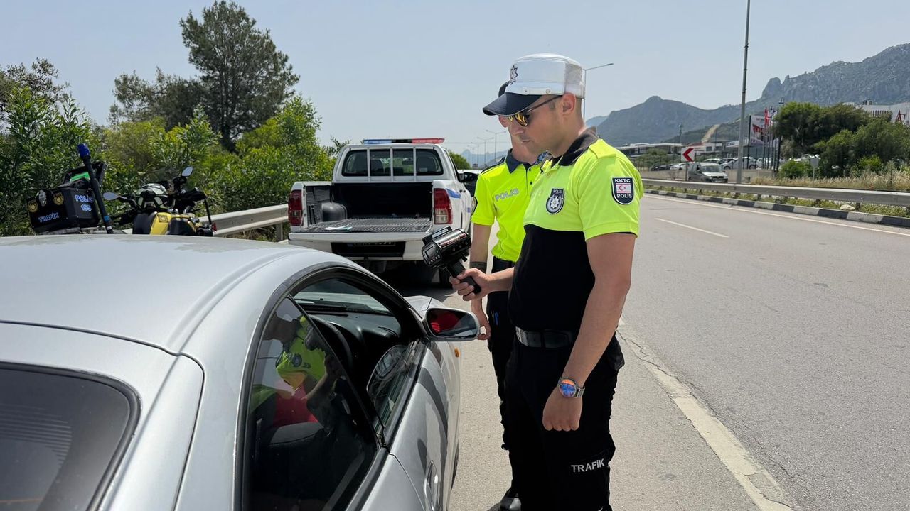 Girne Trafik Şubesi gece gündüz sahada