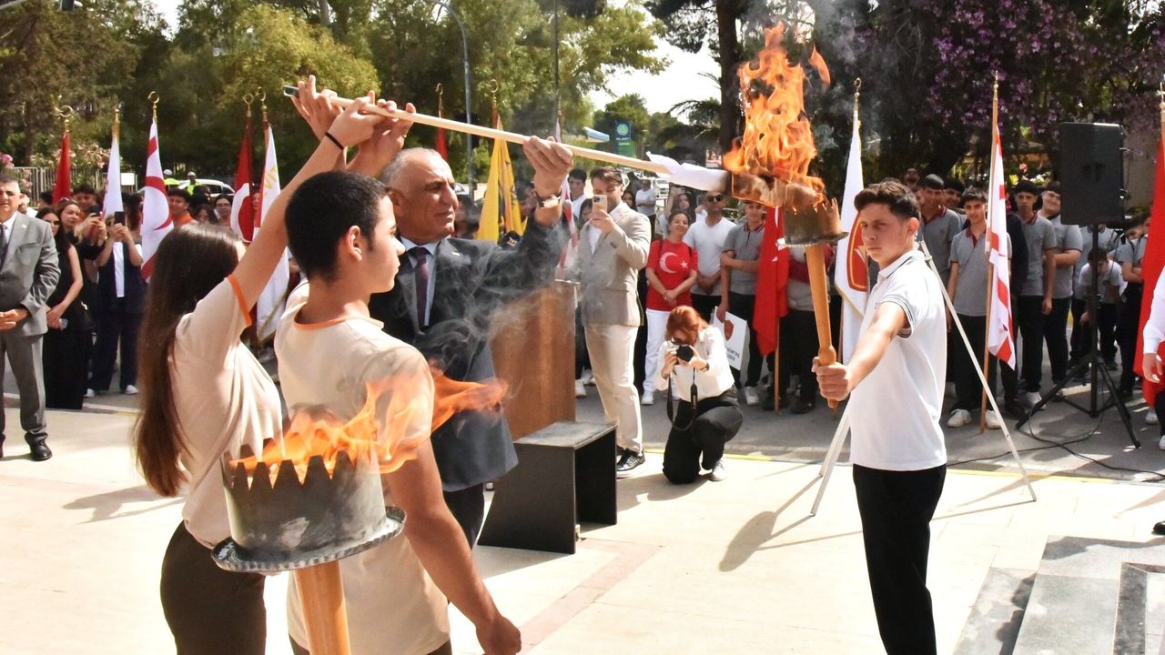 19 Mayıs Atatürk’ü Anma, Gençlik ve Spor Bayramı Haftası Gençlik Meşalesi’nin yakılmasıyla başladı