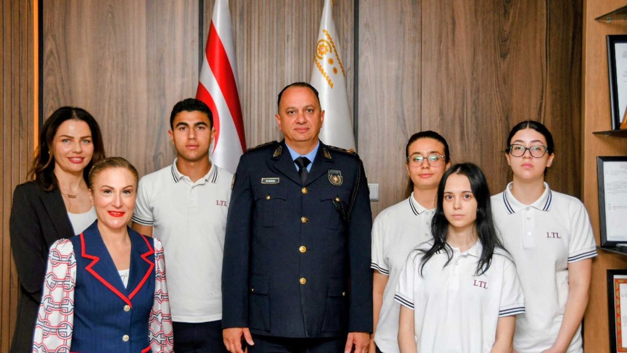 Polis Genel Müdürü Adalıer Lefkoşa Türk Lisesi öğrencilerini kabul etti