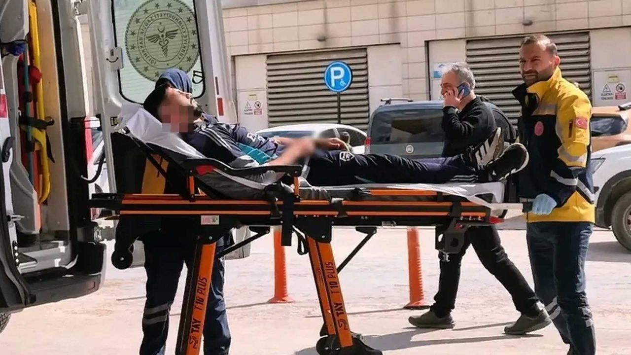 Halı sahada faul tartışması... Ensesinden bıçakladı