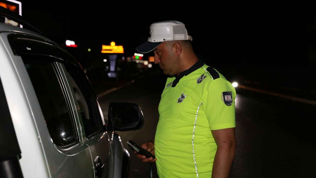 Trafik denetimlerinde 160 sürücü rapor edildi, 29 araç trafikten men edildi