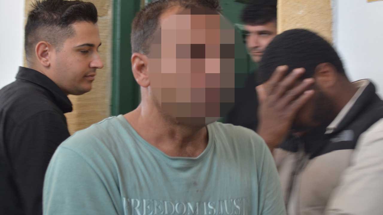 Camide Bağış Kutusunu Kırıp Para Çaldı