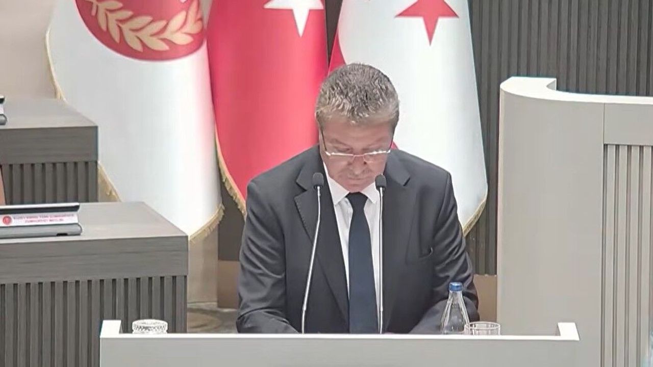 Üstel, siyasilerden yüzde 10 kesinti için ilk imzayı attı!