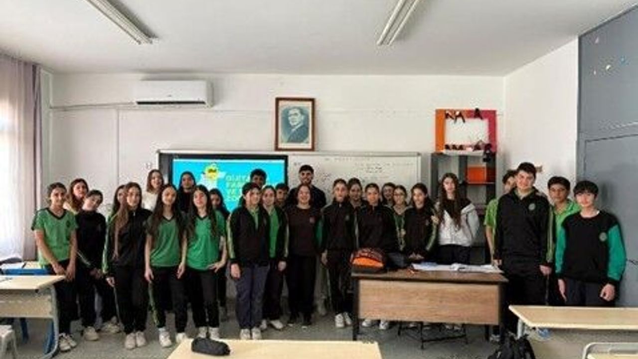 Uşak Üniversitesi Öğrencilerinden Kıbrıs’ta Dijital Farkındalık Seminerleri