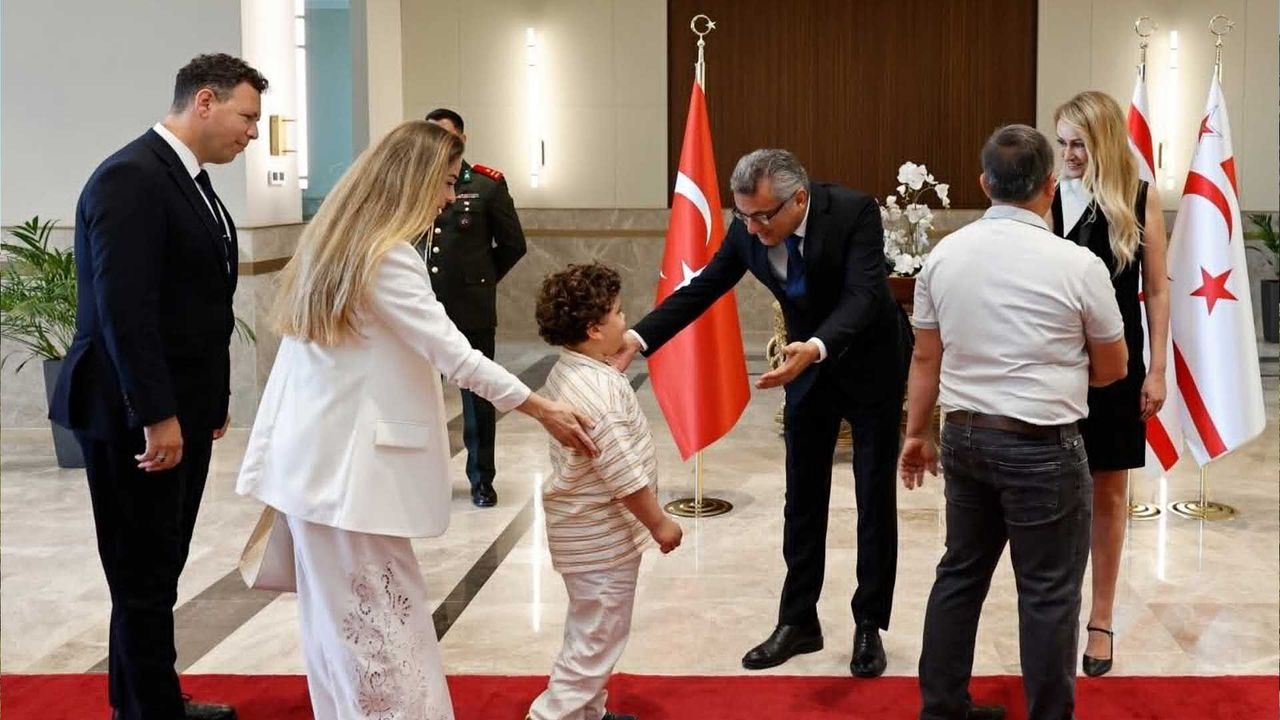 Erhürman Çifti Halkla Bayramlaştı