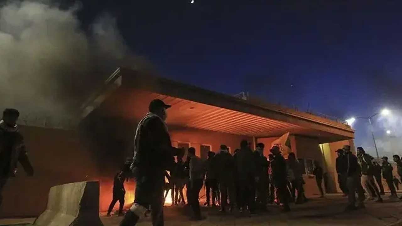 İran'da 14 asker hayatını kaybetti