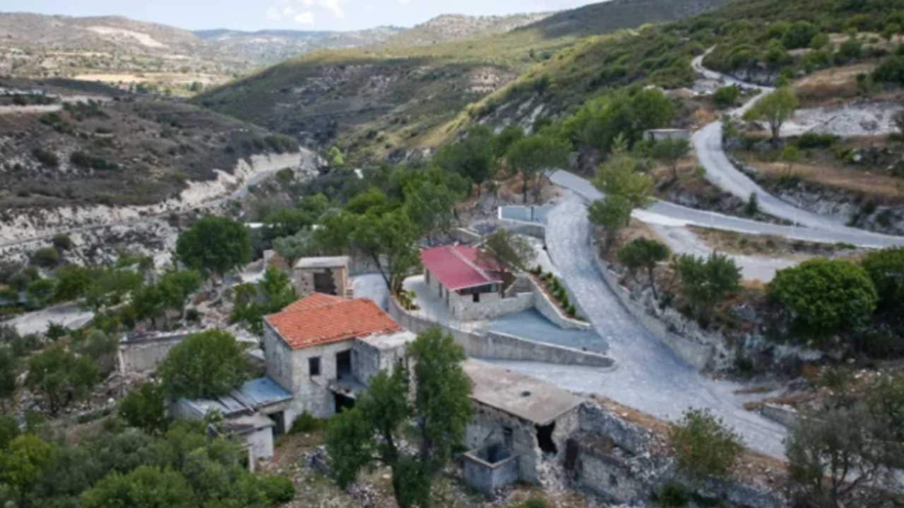 Güney Kıbrıs'taki “Trozena” köyü İsrailliler tarafından satın alındı...