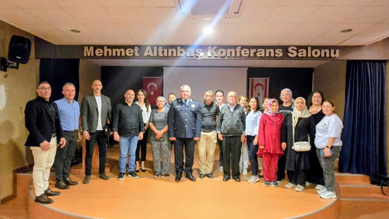 Polis Genel Müdürlüğü ile Milli Eğitim Bakanlığı'ndan öğrenci ebeveynlerine yönelik konferans
