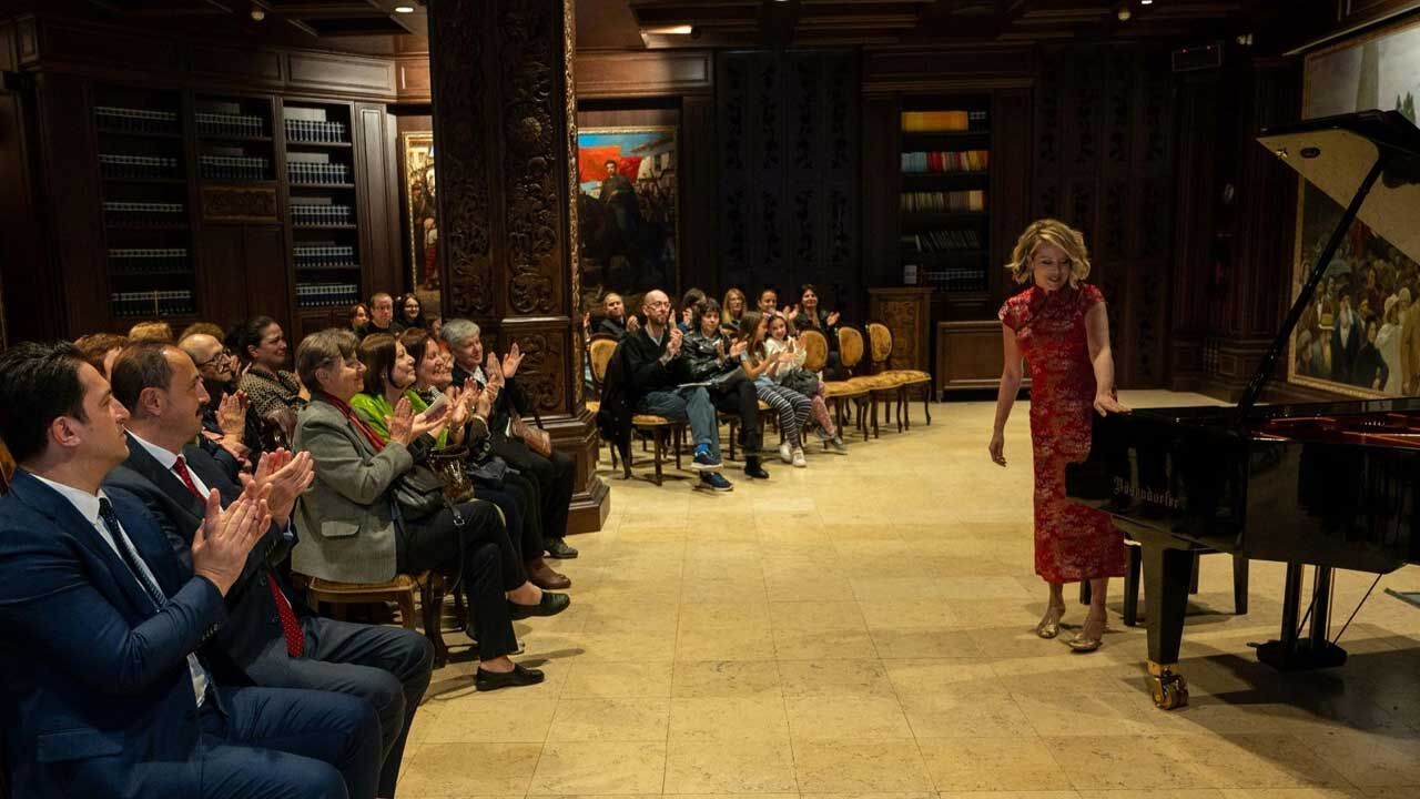 Piyanist Rüya Taner, Üsküp’te konser verdi