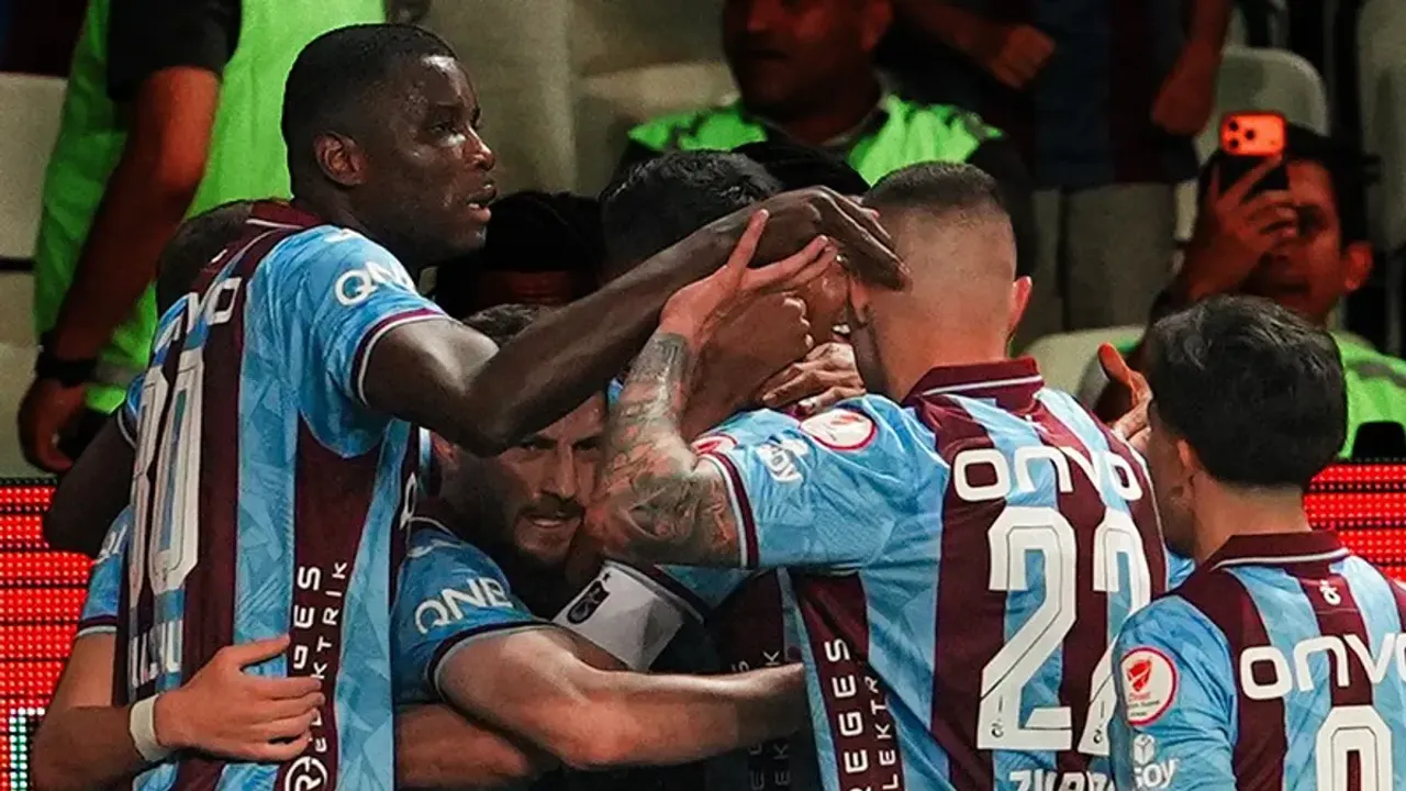 Trabzonspor, Türkiye Kupası'nı müzesine götürdü