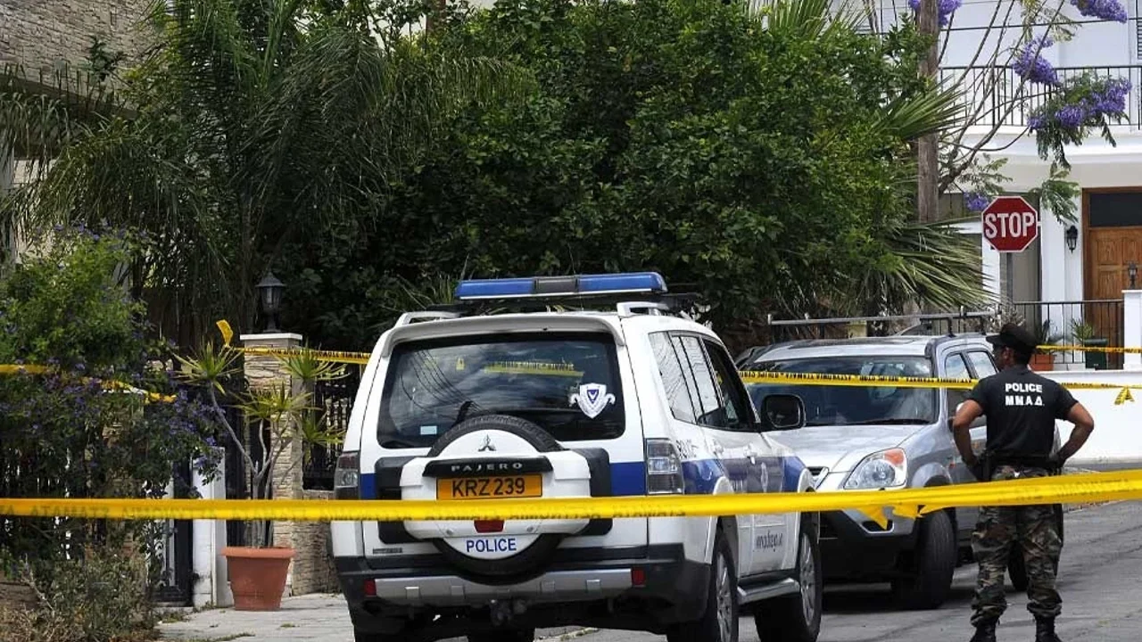 Baf’ta özel sağlık merkezine ait 4 ambulans kundaklandı