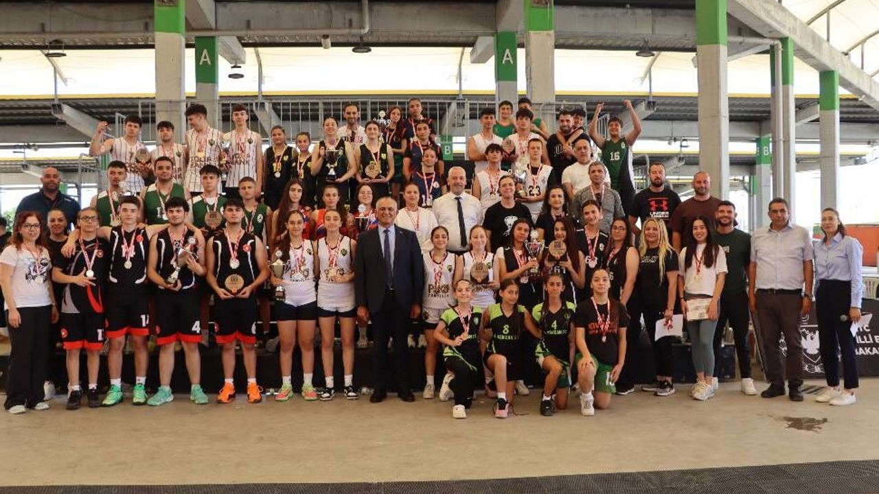 3x3 Ortaokul ve Liseler Arası Basketbol Turnuvası tamamlandı