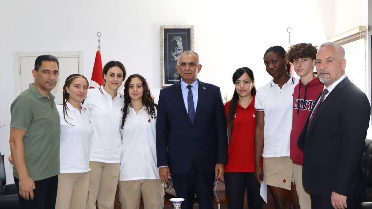 Çavuşoğlu: Başarılı sporcularımıza burs sağlanması için YTB ile çalışma yürütüyoruz