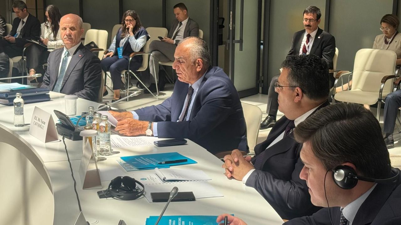 Çavuşoğlu, Türkistan'da "Türk Akademisi 8. Bilim K