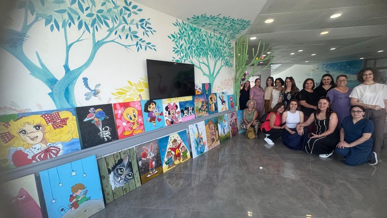 Mavi Fırça Sanat Evi, Çocuk Onkoloji Servisi’ne bağışta bulu