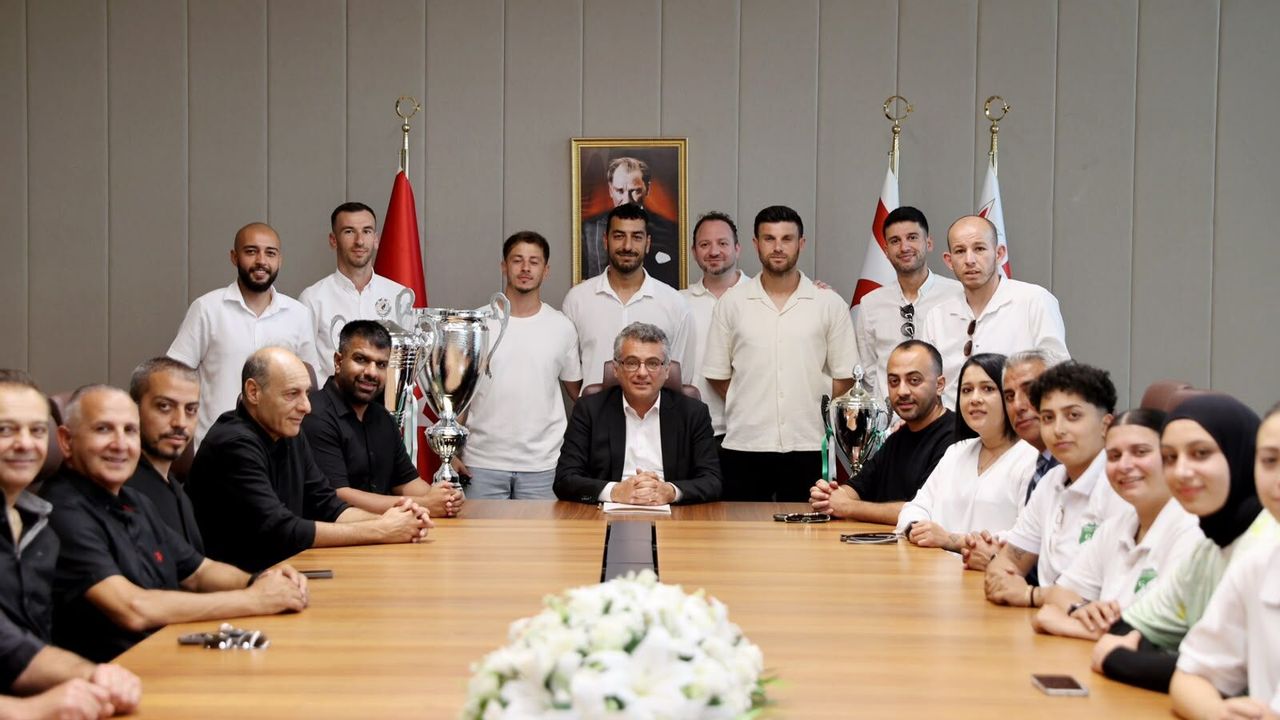 Cumhurbaşkanı Erhürman, Gençlik Gücü Türk Spor Kulübü'nü kab