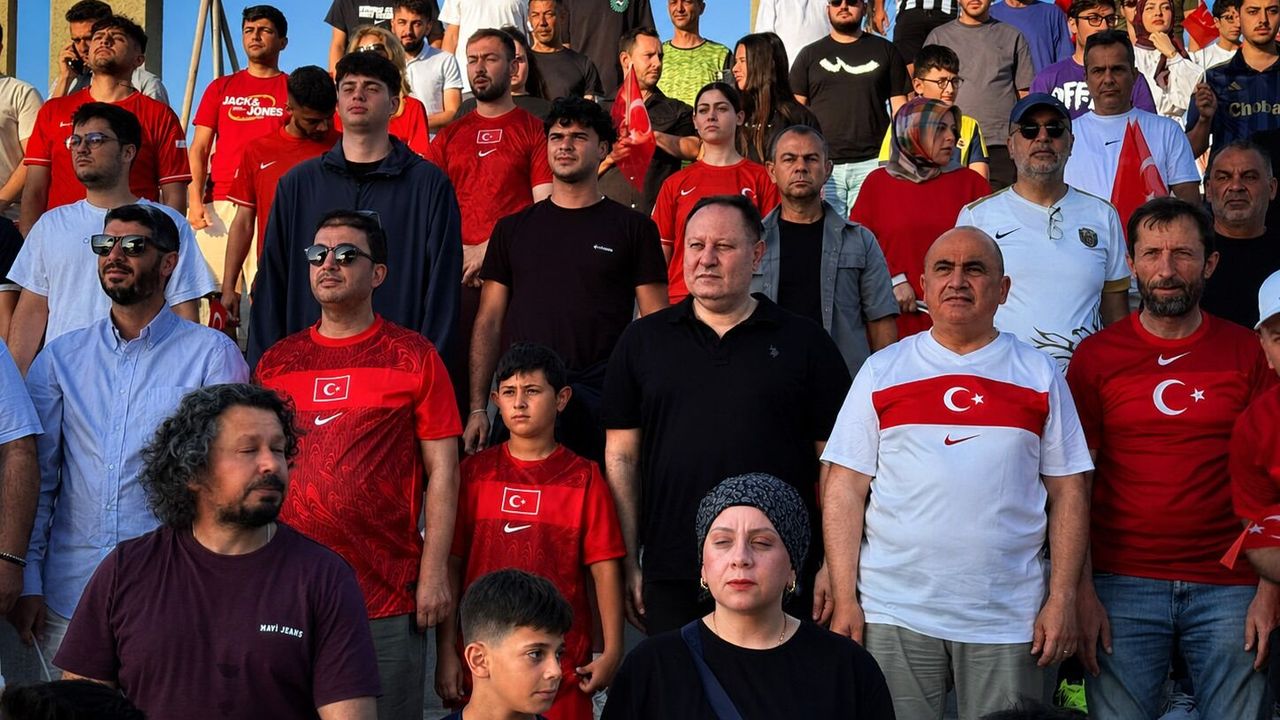 Başçeri: Sabahın erken saatleri olmasına rağmen tek yürek ve tek millet olduk