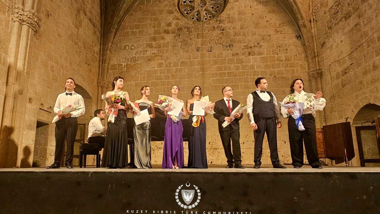 Bellapais Manastırı'nda Operanın Genç Yetenekleri Konseri yer aldı