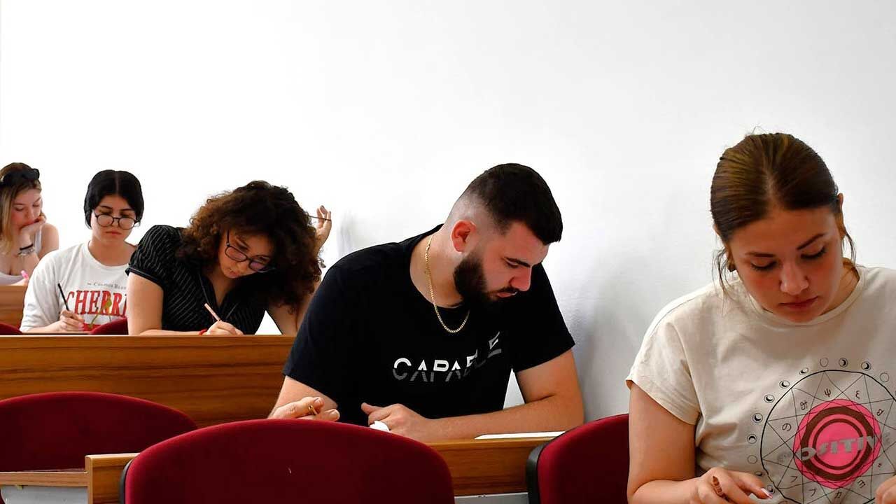 DAÜ giriş ve burs sınavı yapıldı