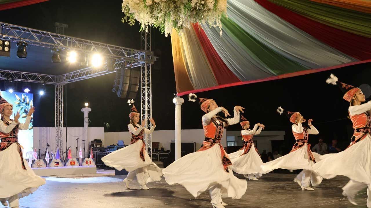 İskele Belediyesi Uluslararası Halk Dansları Festivali'de tanıtım gösterileri sunuldu