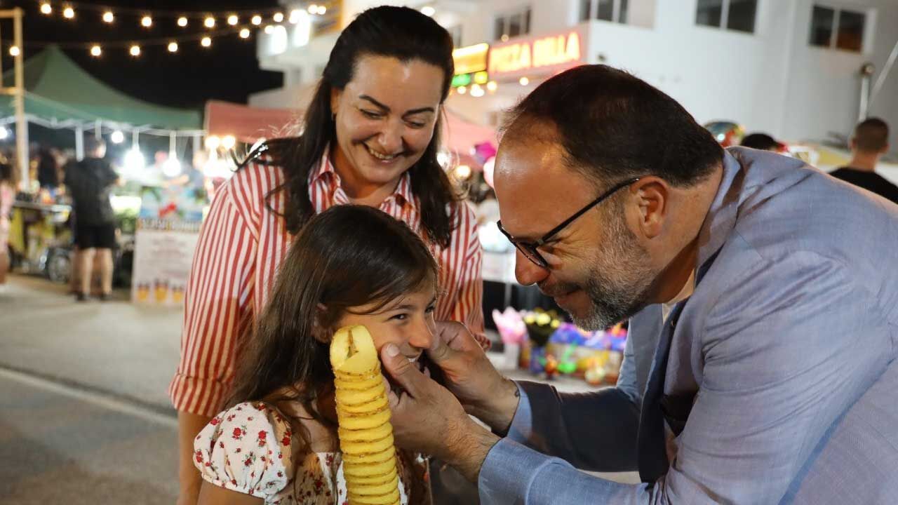 Başkan Sadıkoğlu festival alanında esnaf ve vatandaşlarla buluştu