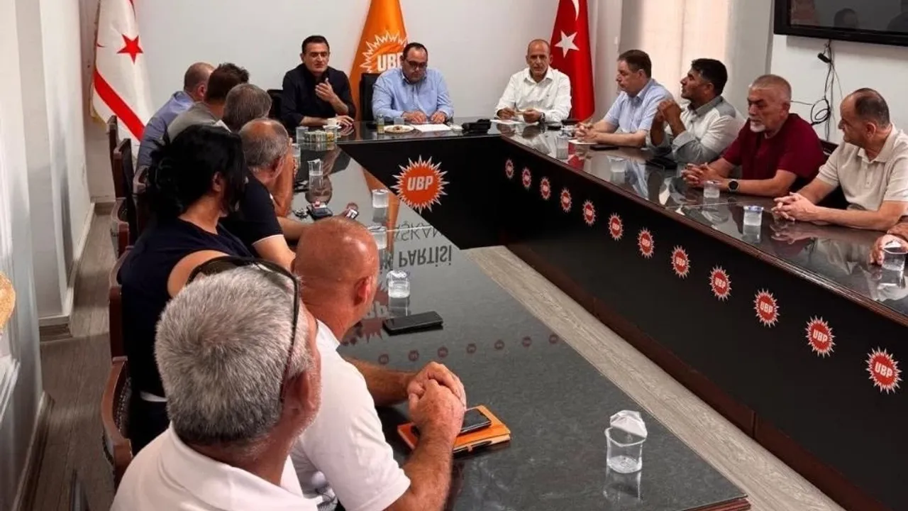 Oğuz, Lefkoşa örgüt başkanlarıyla bir araya geldi