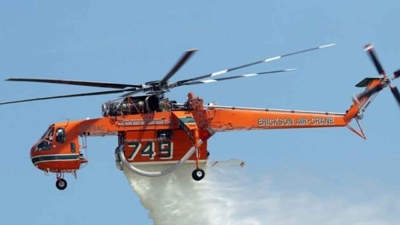 Güney Kıbrıs'taki yangın söndürme helikopterleri müdahaleye hazır ...