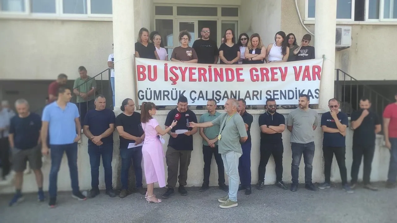 GÜÇ-SEN, Gazimağusa Limanı’nda iki saatlik uyarı grevi yaptı