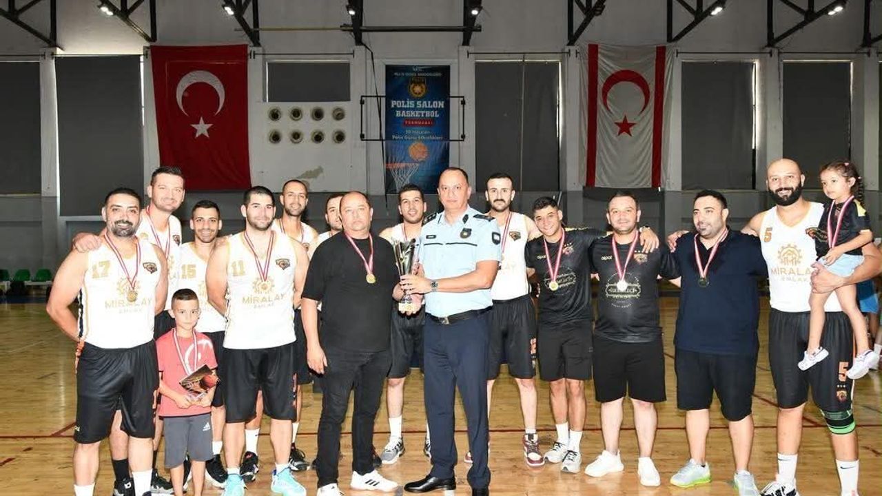 Geleneksel Polis Basketbol Turnuvası'nın 7. şampiyonu Lefkoşa Polis Müdürlüğü