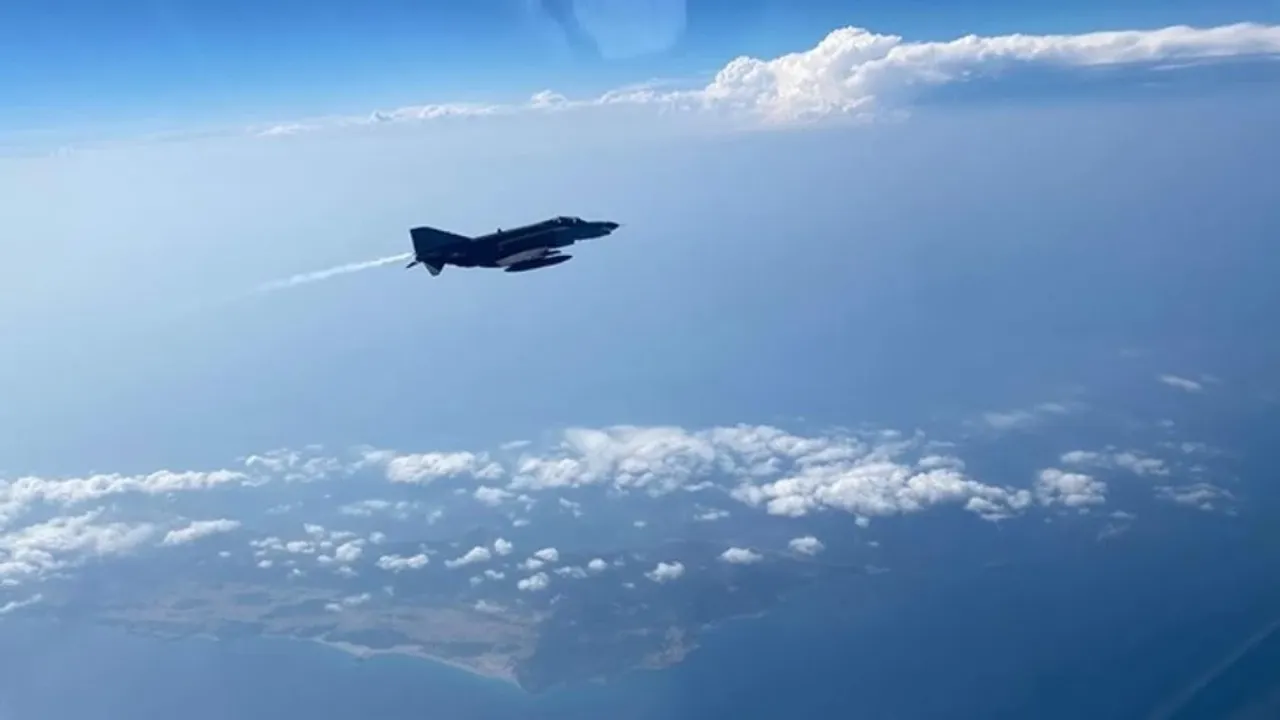 Türk Hava Kuvvetleri, Kıbrıs Adası'nın güneyinde eğitim uçuşu yaptı