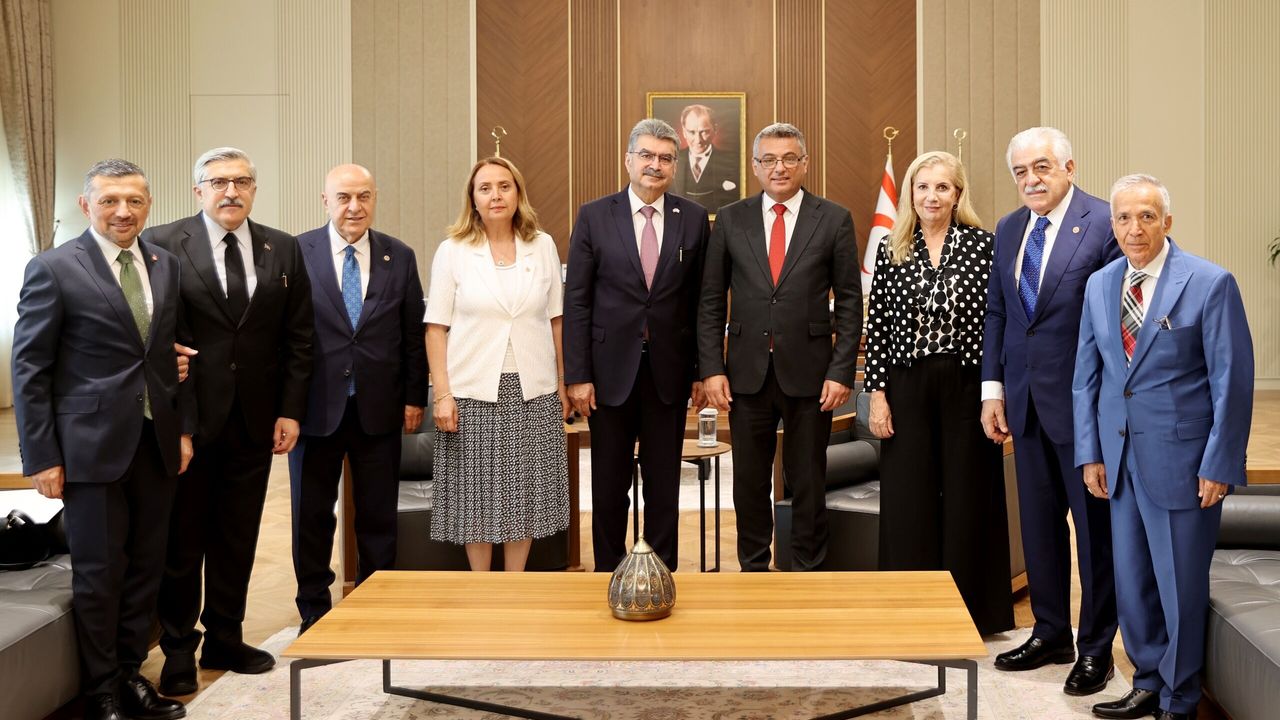 Erhürman, Türkiye-KKTC Parlamentolar Arası Dostluk Grubu başkanı ve beraberindeki heyeti kabul etti