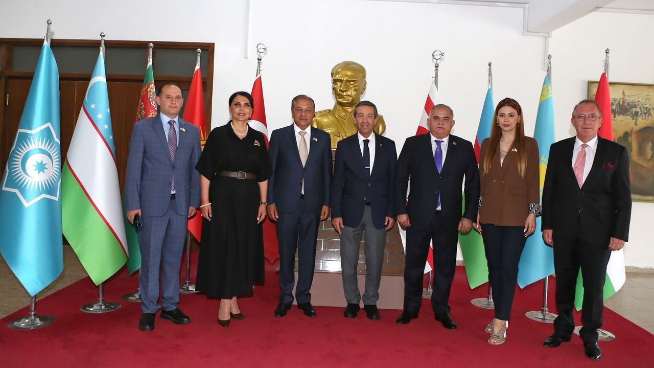Ertuğruloğlu, Azerbaycan Milli Meclisi heyetini kabul etti