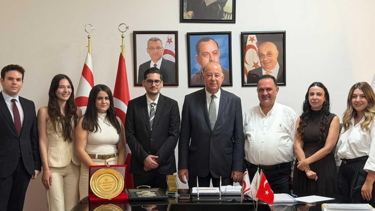 Dinçyürek: Genç hekimlerin haklı mücadelesinin yanındayız
