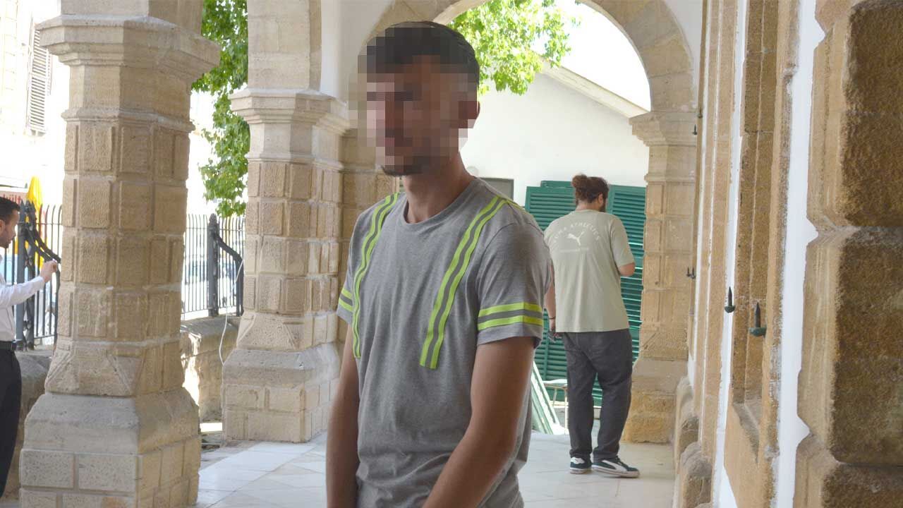 Havalimanında bulduğu banka kartını evine götürdü!