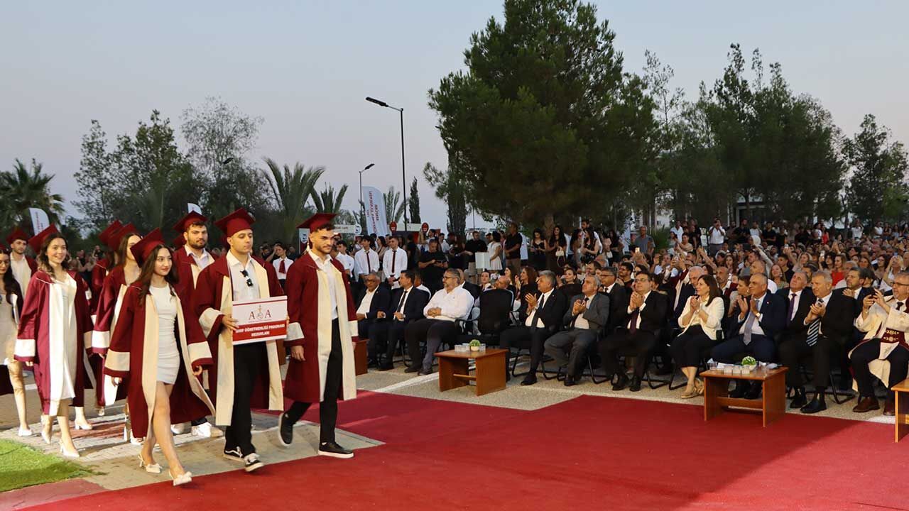 Atatürk Öğretmen Akademisi mezuniyet töreni yapıldı
