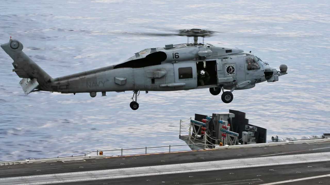 ABD helikopteri Umman'da denize acil iniş yaptı. 1 asker kayıp