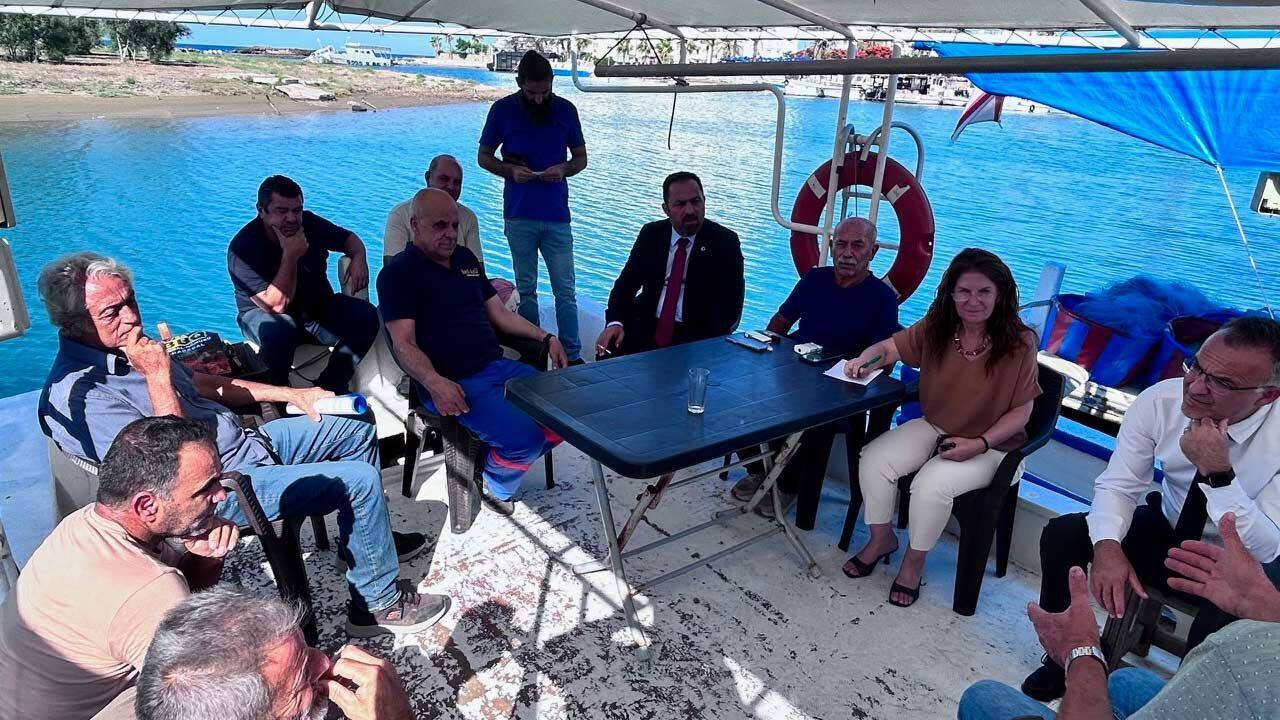 Bakan Çavuş, Laguna Balıkçı Barınağı’nda bölge balıkçılarıyla görüştü