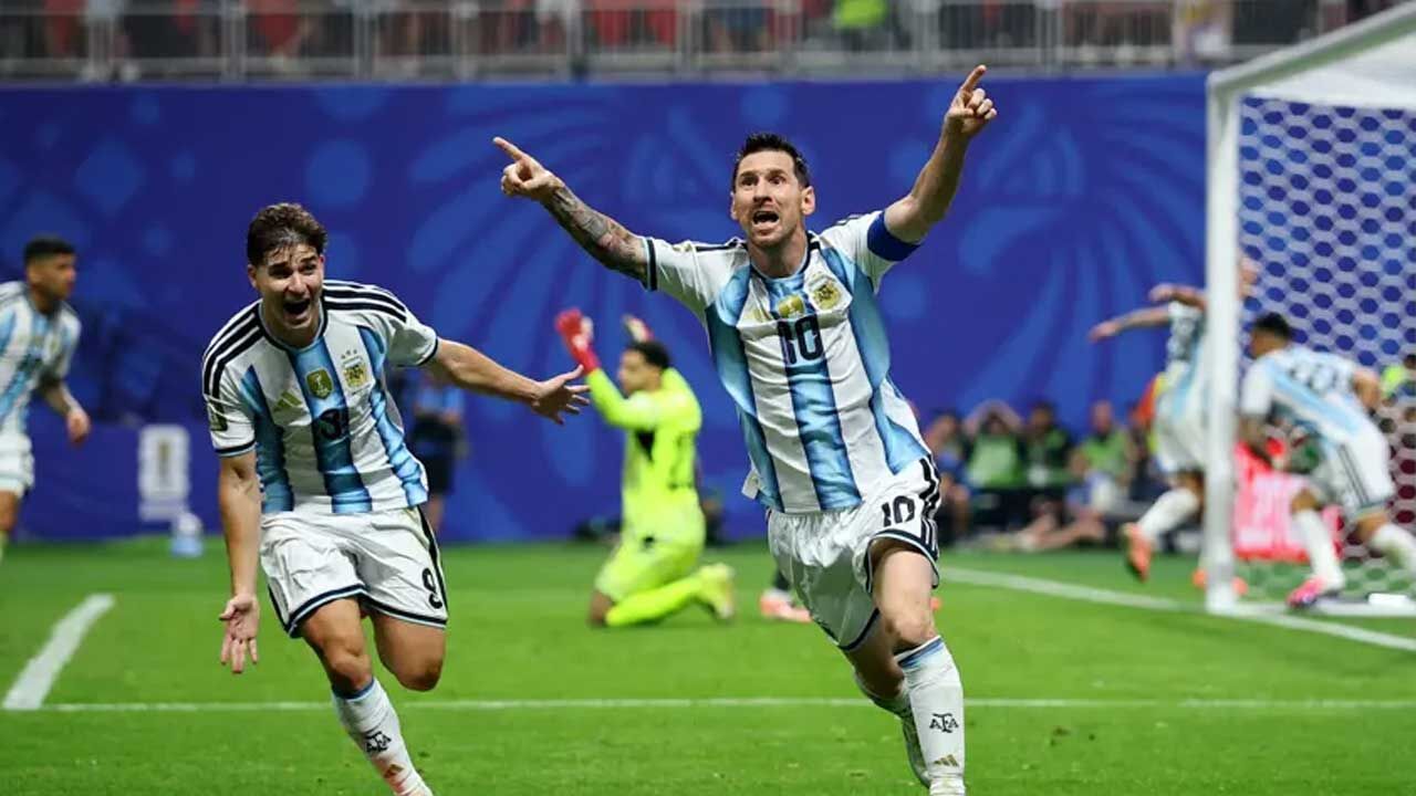 Arjantin'den unutulmaz geri dönüş: Lionel Messi son bölümde hikayeyi değiştirdi