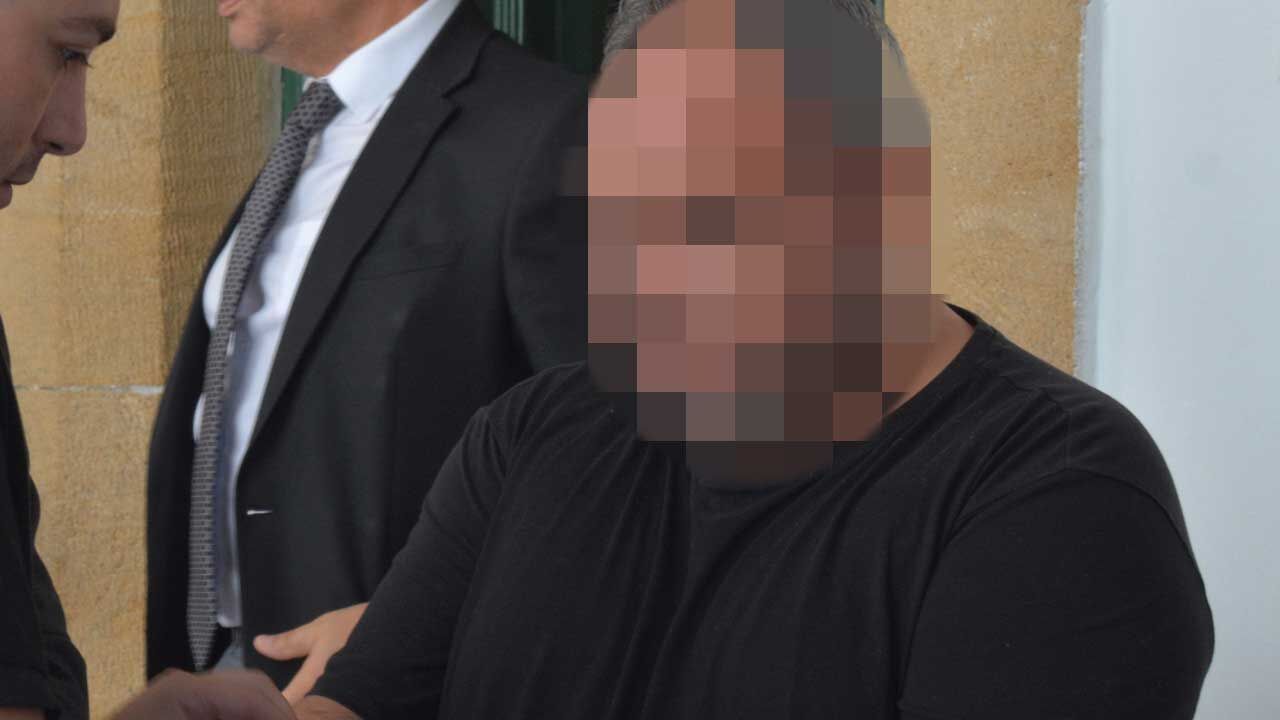 9 bin sterlini şirkete teslim etmemekle suçlanıyor