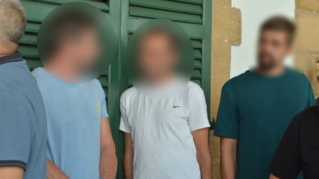 Okaliptüs Ağacının Altına Uyuşturucu Gömerken Yakalandılar!