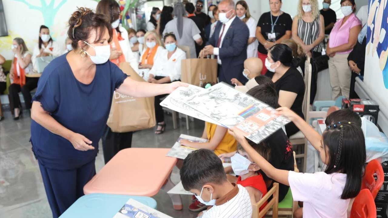 Zerrin Üstel’den çocuklara anlamlı ziyaret