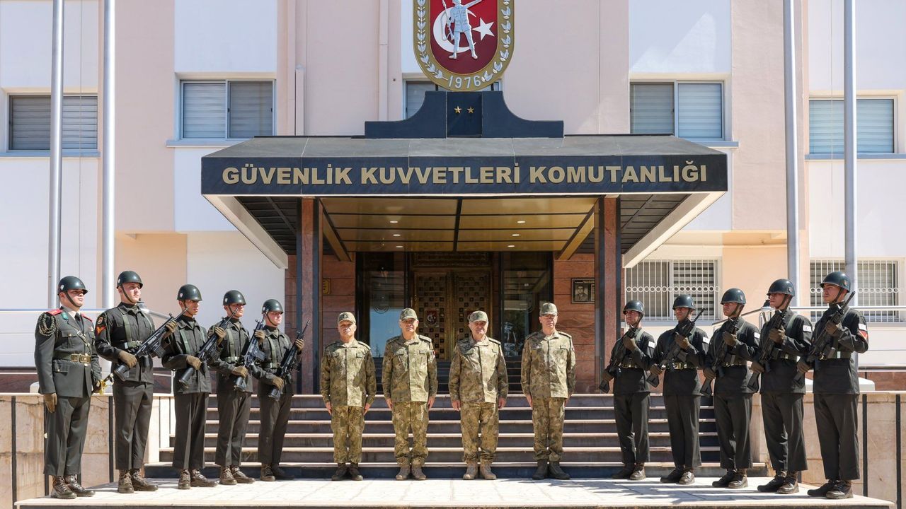Kıbrıs Türk Barış Kuvvetleri Komutanlığında devir teslim töreni