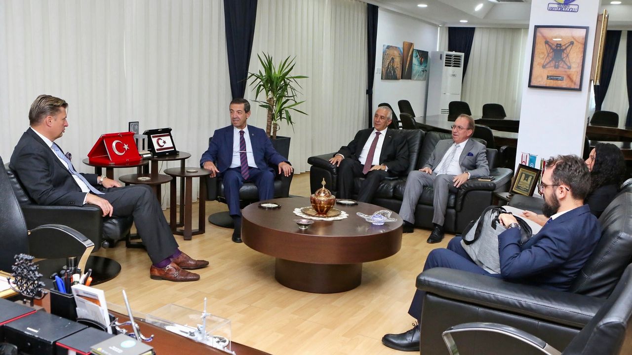 Dışişleri Bakanı Ertuğruloğlu, Alman Milletvekili Krah’ı kabul etti