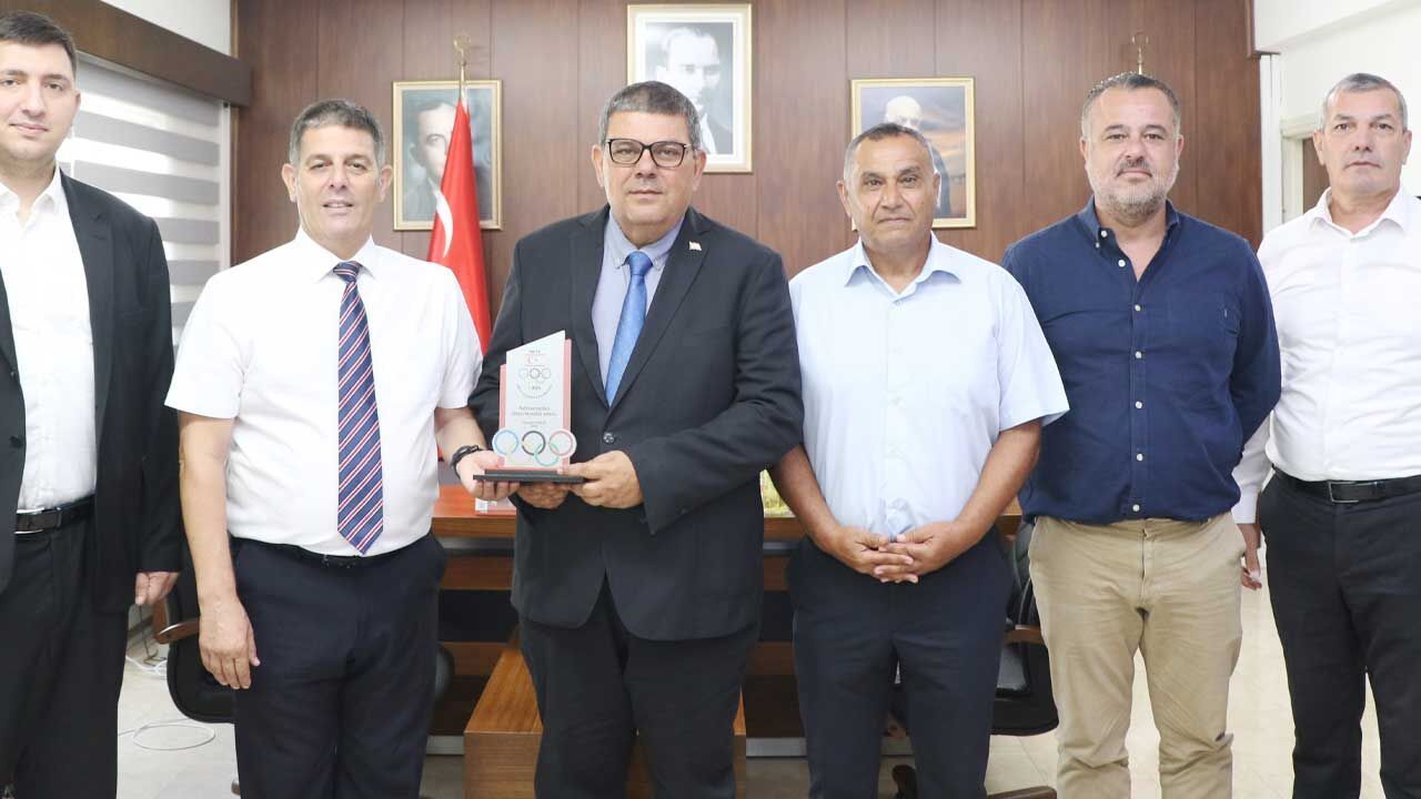 Maliye Bakanı Berova, Milli Olimpiyat Komitesi'ni kabul etti