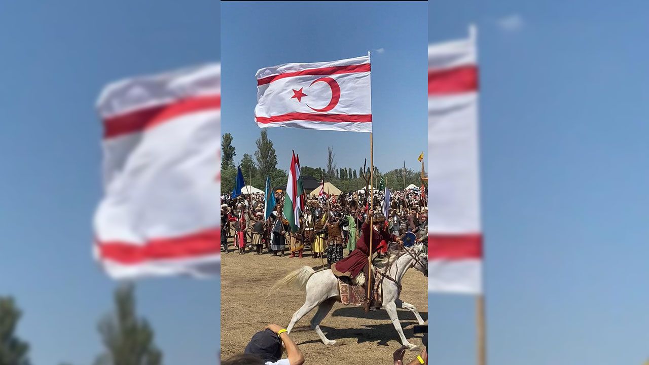 KKTC Bayrağı Büyük Hun-Türk Kurultayı’nda Dalgalandı